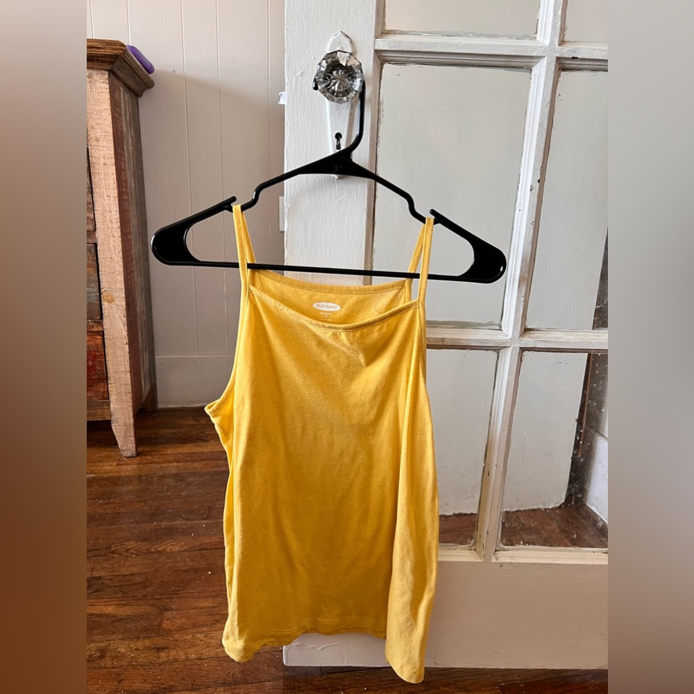 Old Navy scoop neck spaghetti strap top, size small